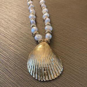 Talbots “beachy beads” Gold and White Seashell Pendant Necklace with Beads